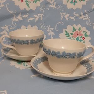Wedgewood Queensware Etruria & Bartelston (2)Teacups & (2) Saucers "Blue Grapes"